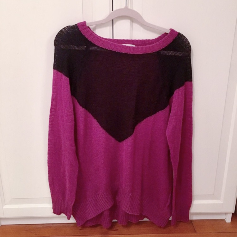 Fuchsia/black thin long sleeve abstract sweater